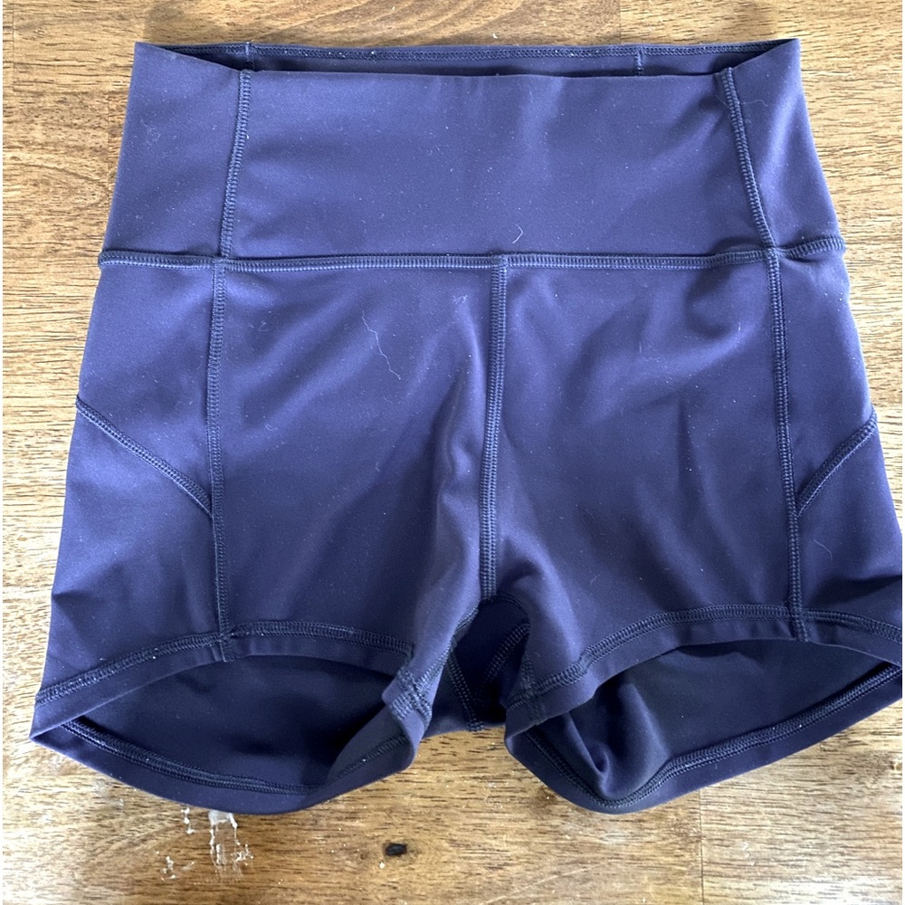 Lululemon In Movement Short  2.5" In purple Size 4